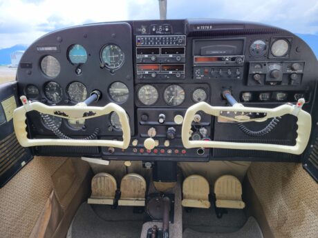 Cessna 182B Skyline - Image 8